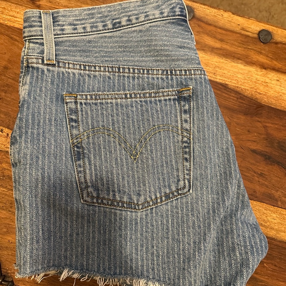Levi's Women's Blue Denim Shorts - Picture 8 of 8